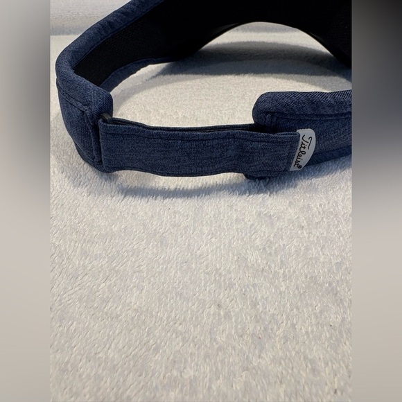 Titleist Women’s Navy Blue Performance Golf Sun Visor - Picture 12 of 12